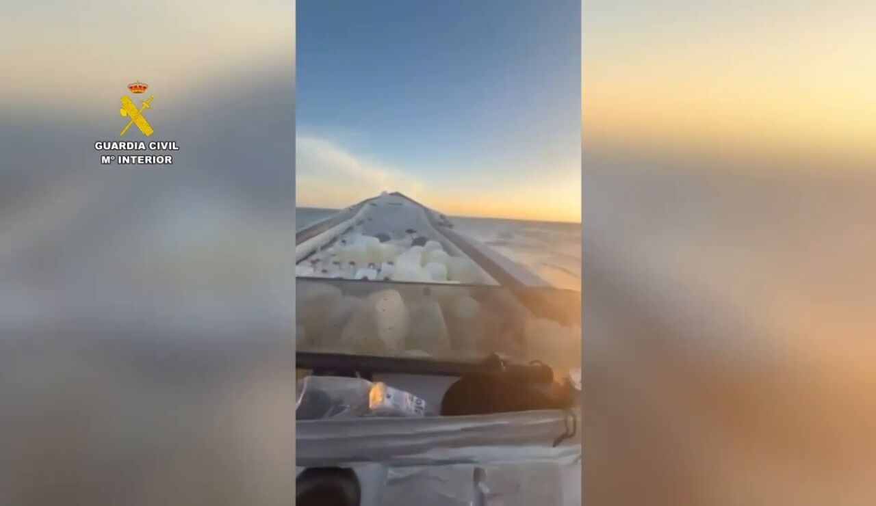 Detenidos cuatro tripulantes de una narcolancha con 3.600 litros de combustible en el Guadalquivir