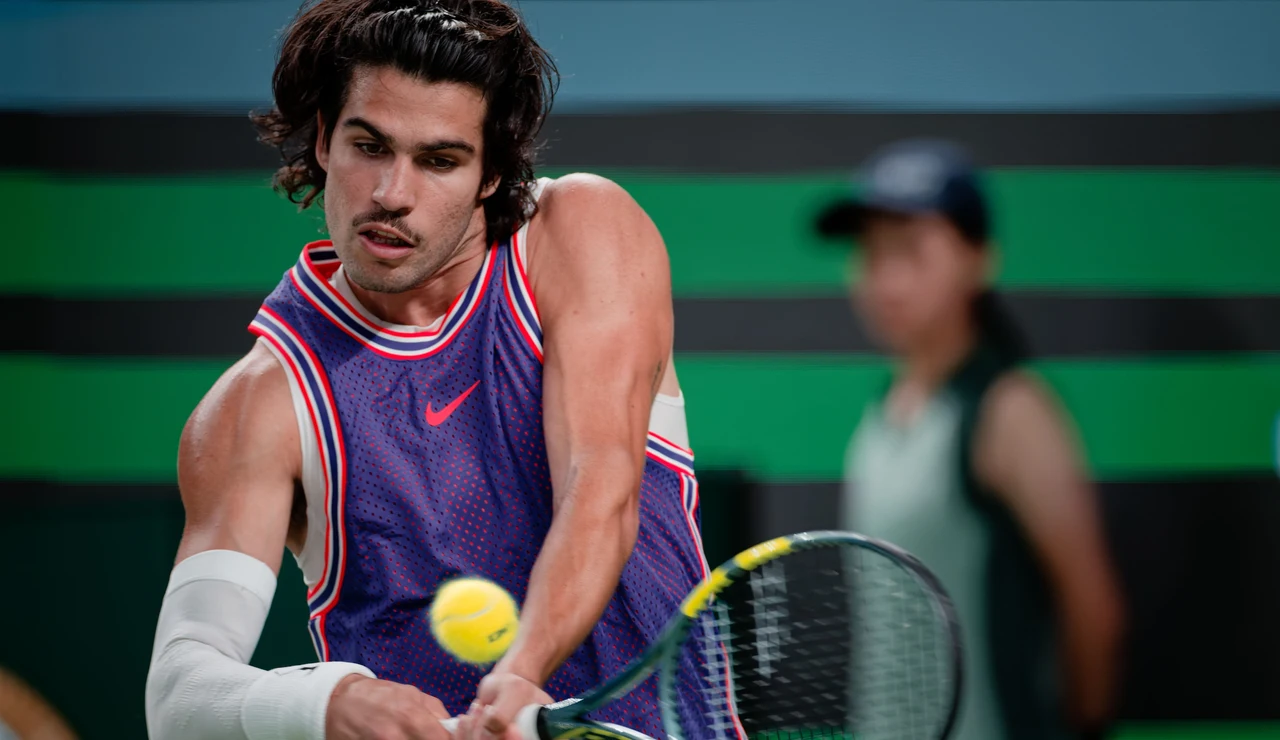 Carlos Alcaraz durante su primer partido en el Masters de Shanghái