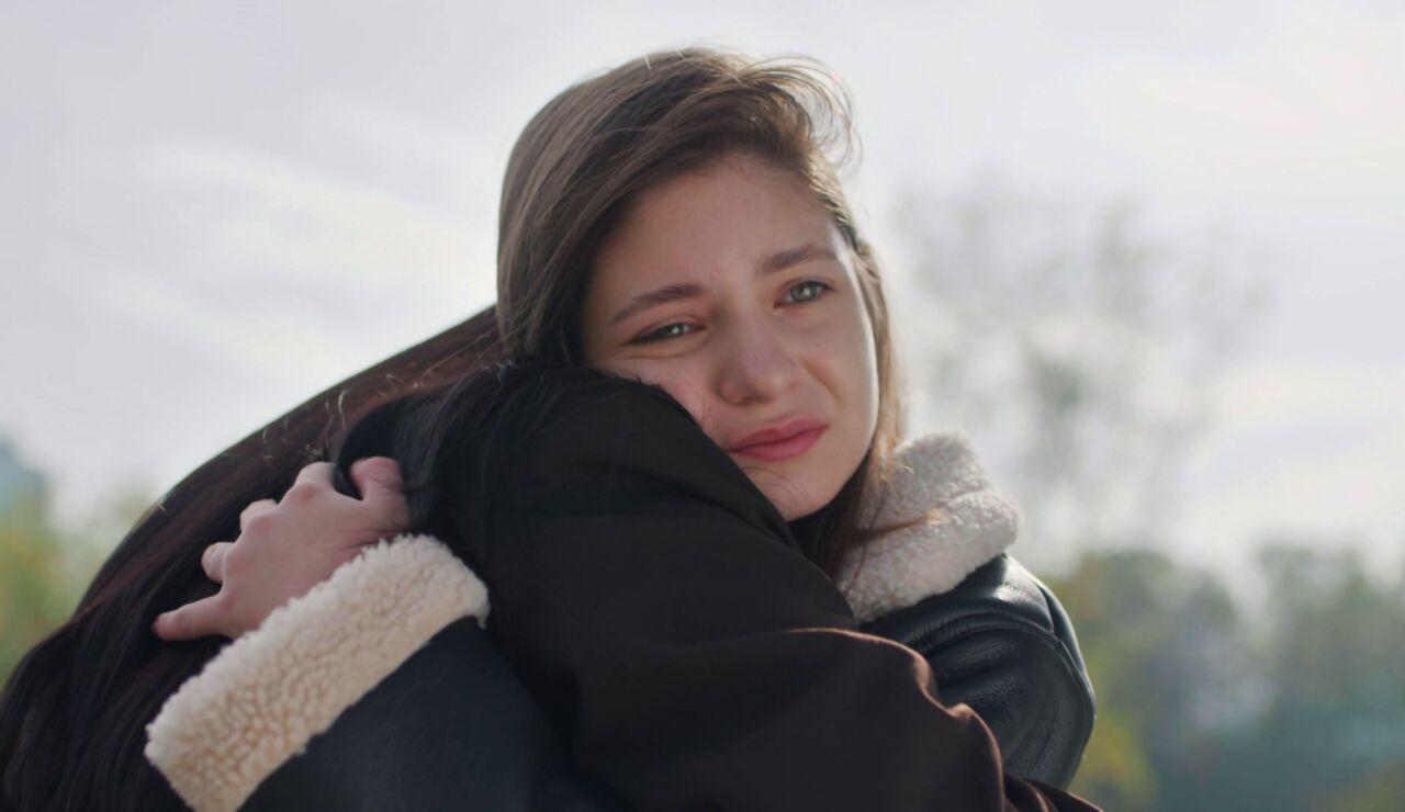 &ldquo;Ojal&aacute; te dieses cuenta de lo guapa y especial que eres&rdquo;: Zeynep anima a Hayal tras su desmayo