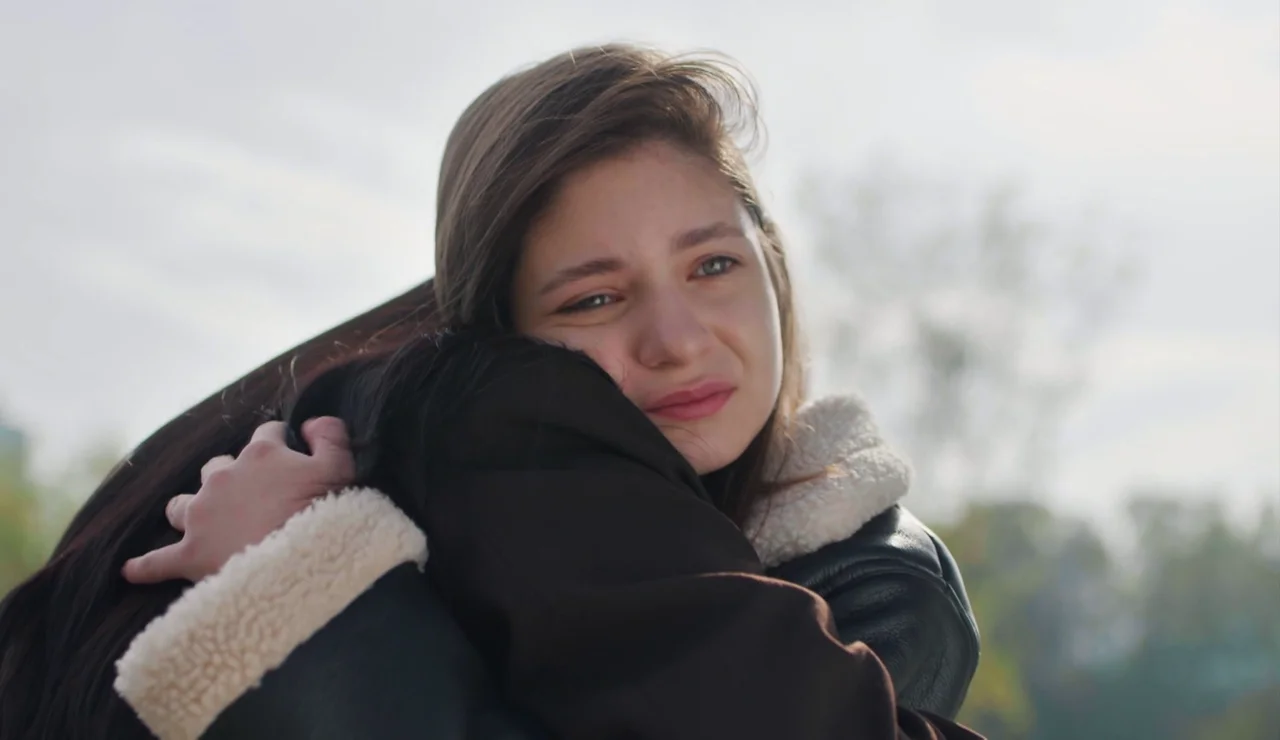 “Ojalá te dieses cuenta de lo guapa y especial que eres”: Zeynep anima a Hayal tras su desmayo