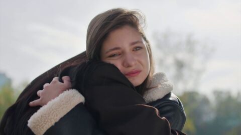 &ldquo;Ojal&aacute; te dieses cuenta de lo guapa y especial que eres&rdquo;: Zeynep anima a Hayal tras su desmayo