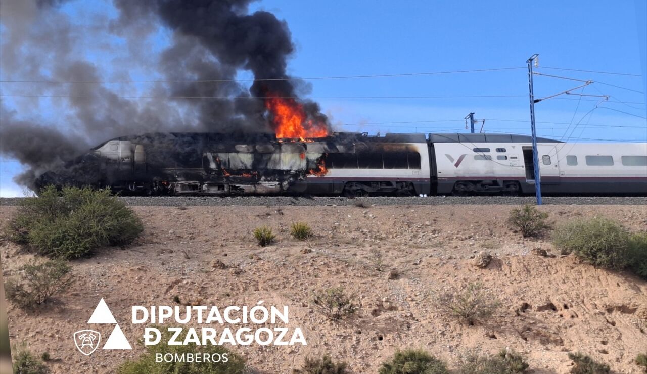 Imagen de la locomotora que se ha incendiado en Zaragoza