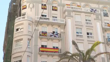 Banderas de España y de Ceuta en las fachadas de la ciudad autónoma Banderas de España y de Ceuta en las fachadas de la ciudad autónoma