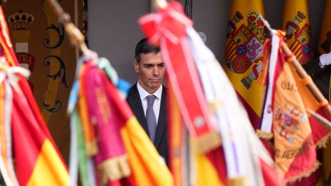 Imagen de archivo del presidente del Gobierno, Pedro S&aacute;nchez. durante el desfile de las Fuerzas Armadas con motivo de la Fiesta Nacional el 12 de octubre de 2025, en Madrid.
