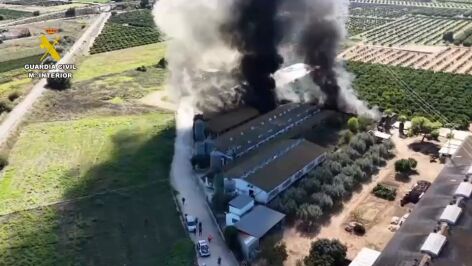 Incendio en una granja de Benaguasil, en Valencia
