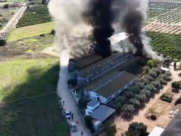 Incendio en una granja de Benaguasil, en Valencia