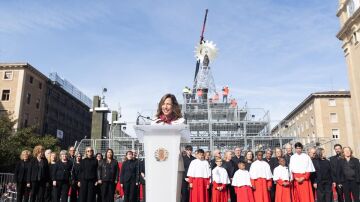 Imagen del acto de subida de la Virgen