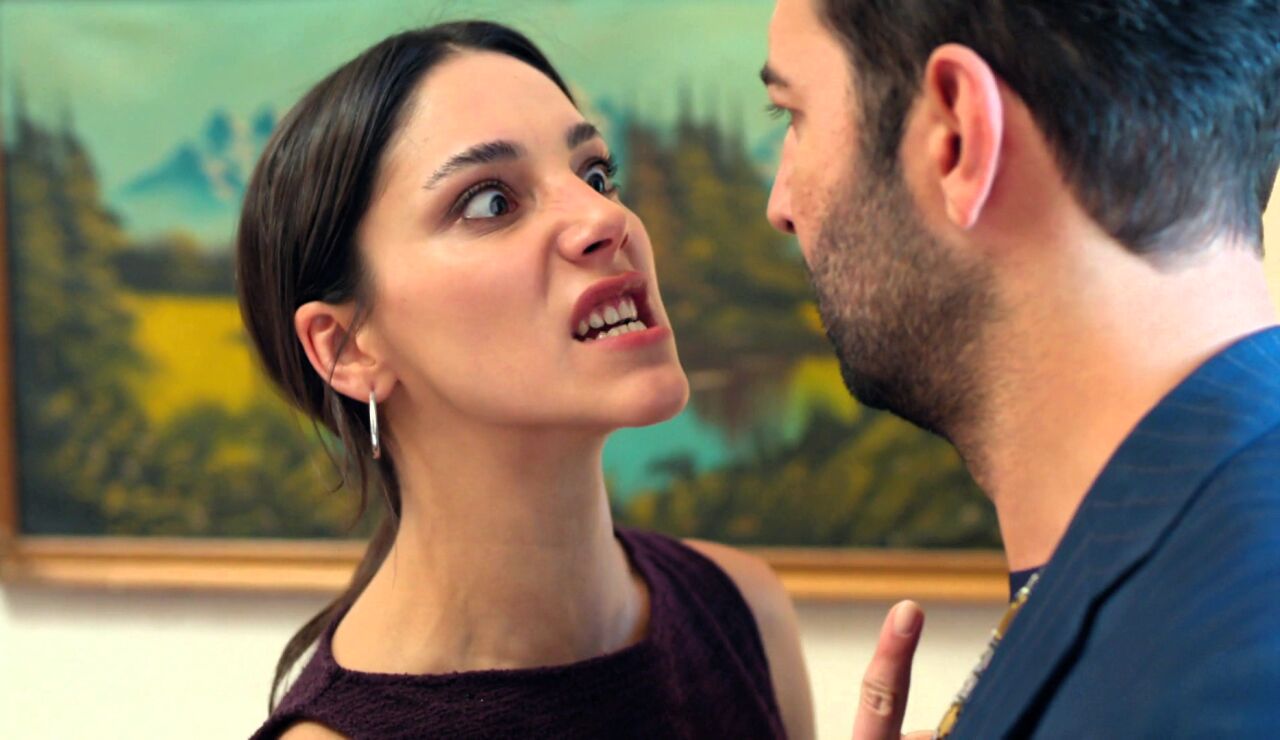 &ldquo;Jam&aacute;s te querr&eacute;&rdquo;: Zerrin pierde la paciencia con Demir y acaba golpe&aacute;ndole con un jarr&oacute;n