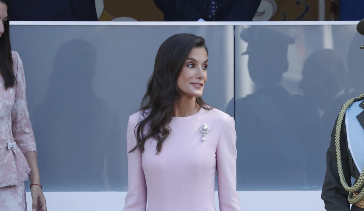 La reina Letizia durante el desfile militar del Día de la Hispanidad 2026