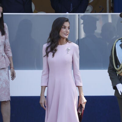 La reina Letizia durante el desfile militar del D&iacute;a de la Hispanidad 2026