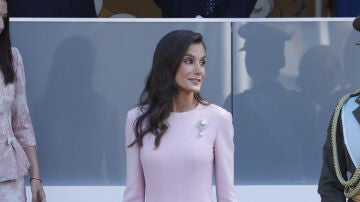 La reina Letizia durante el desfile militar del D&iacute;a de la Hispanidad 2026