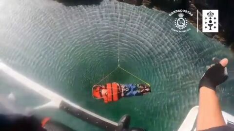 Rescatan a un hombre de 92 a&ntilde;os tras caer entre las rocas de una playa de Sanxenxo