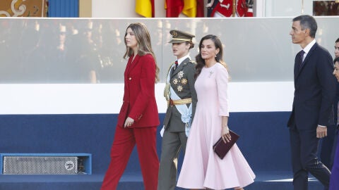 La reina Letizia durante el desfile militar del Día de la Hispanidad 2026