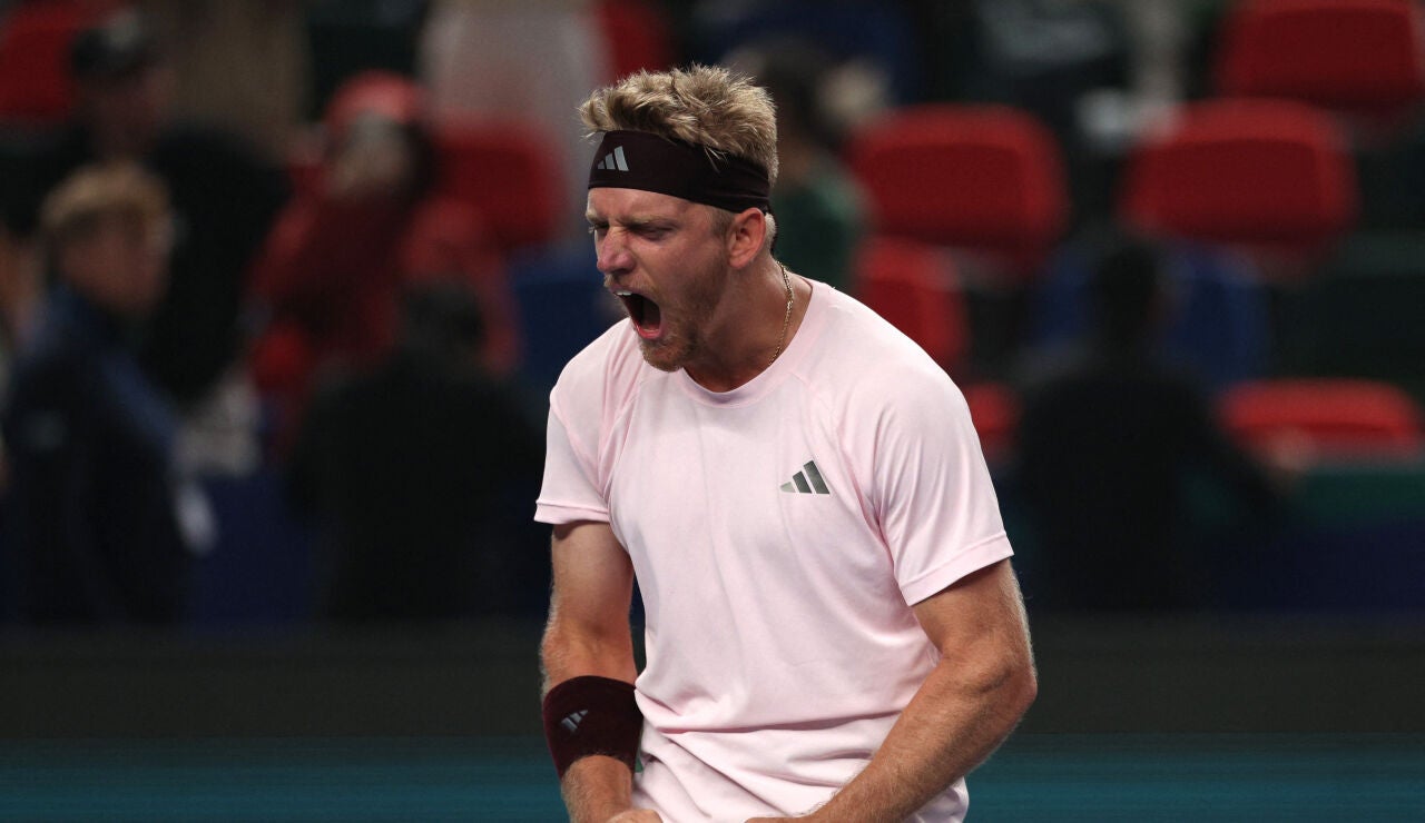 Alejandro Davidovich Fokina celebra su victoria ante Hurkacz en Shangh&aacute;i