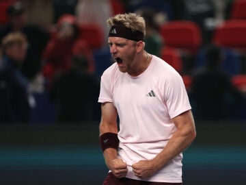 Alejandro Davidovich Fokina celebra su victoria ante Hurkacz en Shangh&aacute;i