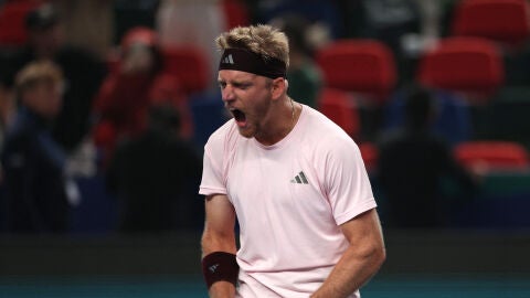Alejandro Davidovich Fokina celebra su victoria ante Hurkacz en Shangh&aacute;i