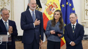 &Aacute;ngel V&iacute;ctor torres, Felipe VI, Letizia y Juan Jes&uacute;s Vivas en la visita de los reyes a Ceuta