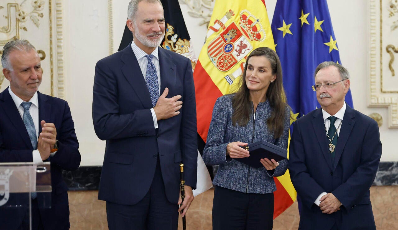 &Aacute;ngel V&iacute;ctor torres, Felipe VI, Letizia y Juan Jes&uacute;s Vivas en la visita de los reyes a Ceuta