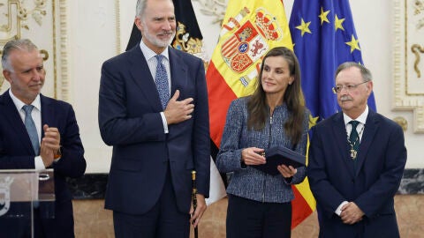 &Aacute;ngel V&iacute;ctor torres, Felipe VI, Letizia y Juan Jes&uacute;s Vivas en la visita de los reyes a Ceuta