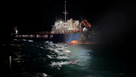 Bulgaria apunta a Rusia tras el ataque con drones que hunde un carguero en el mar Negro Bulgaria apunta a Rusia tras el ataque con drones que hunde un carguero en el mar Negro