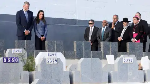 Imagen de Felipe VI y Letizia en el cementerio musulmán de Sidi Embarek Imagen de Felipe VI y Letizia en el cementerio musulmán de Sidi Embarek