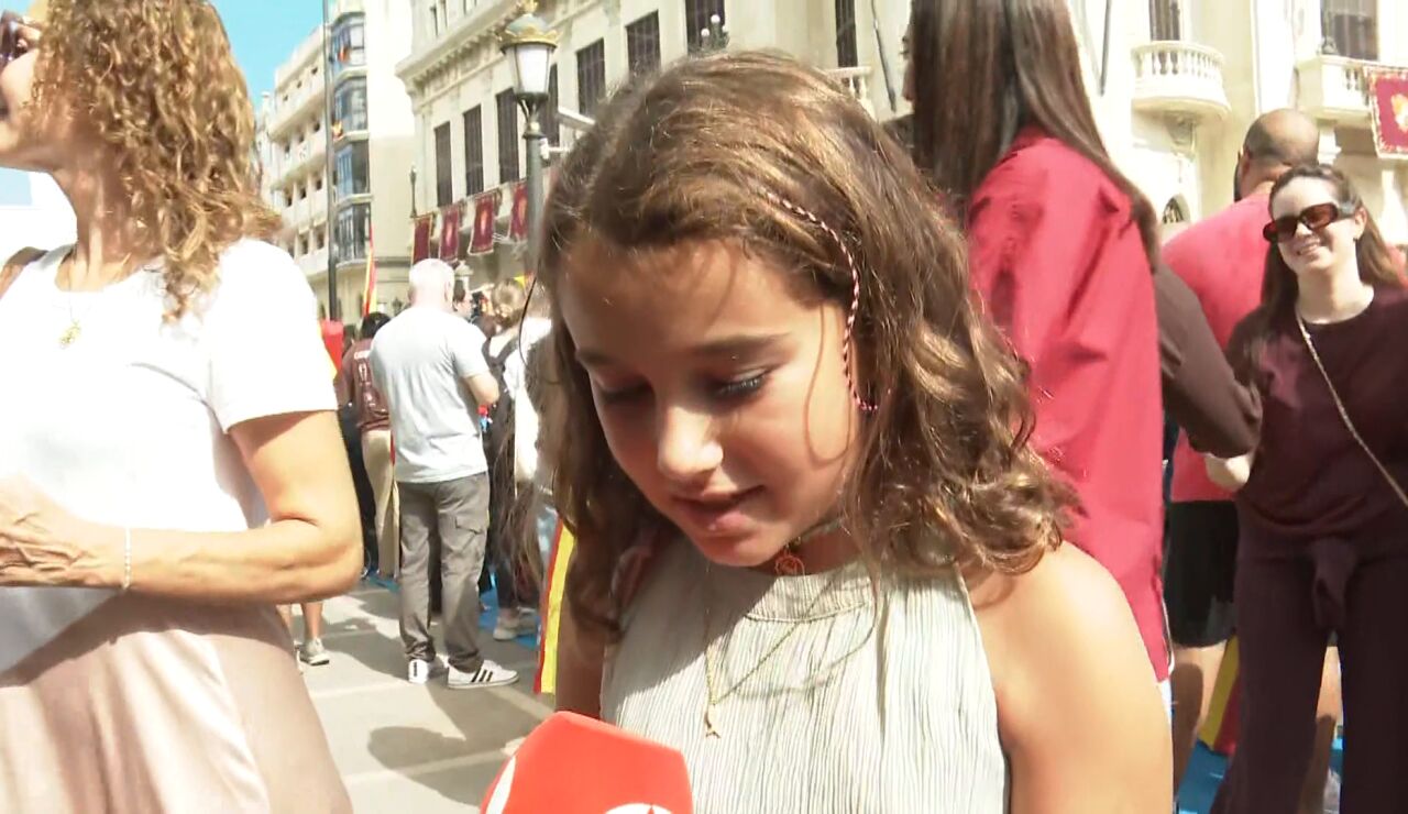 Paula, la ni&ntilde;a que ha entregado una carta a los reyes en Ceuta