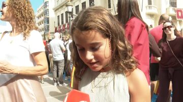 Paula, la ni&ntilde;a que ha entregado una carta a los reyes en Ceuta