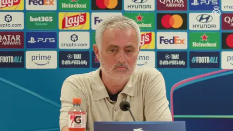 Mourinho: "Invito a ver el primer minuto del Villarreal. Basta con ver un minuto, es suficiente" Mourinho: "Invito a ver el primer minuto del Villarreal. Basta con ver un minuto, es suficiente"