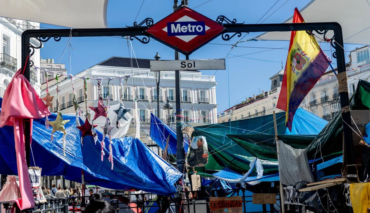 La Comunidad pide al delegado del Gobierno el desalojo de la acampada en Sol ante el "riesgo" para los viajeros de Metro
