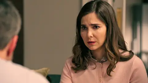 “Ten cuidado con ella”: Andrés advierte a Begoña sobre Beatriz tras enseñarle su carta, aunque le asegura que no ha llegado a leerla “Ten cuidado con ella”: Andrés advierte a Begoña sobre Beatriz tras enseñarle su carta, aunque le asegura que no ha llegado a leerla