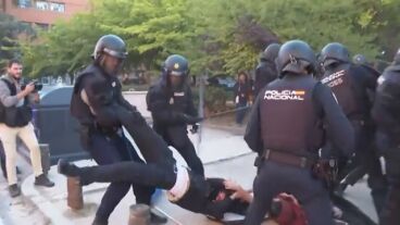 Cargas policiales en la UCM