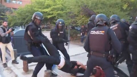 Cargas policiales en la UCM