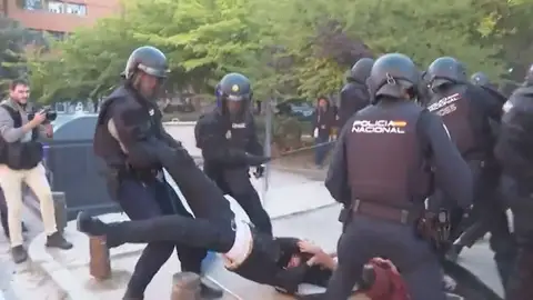 Cargas policiales en la UCM Cargas policiales en la UCM