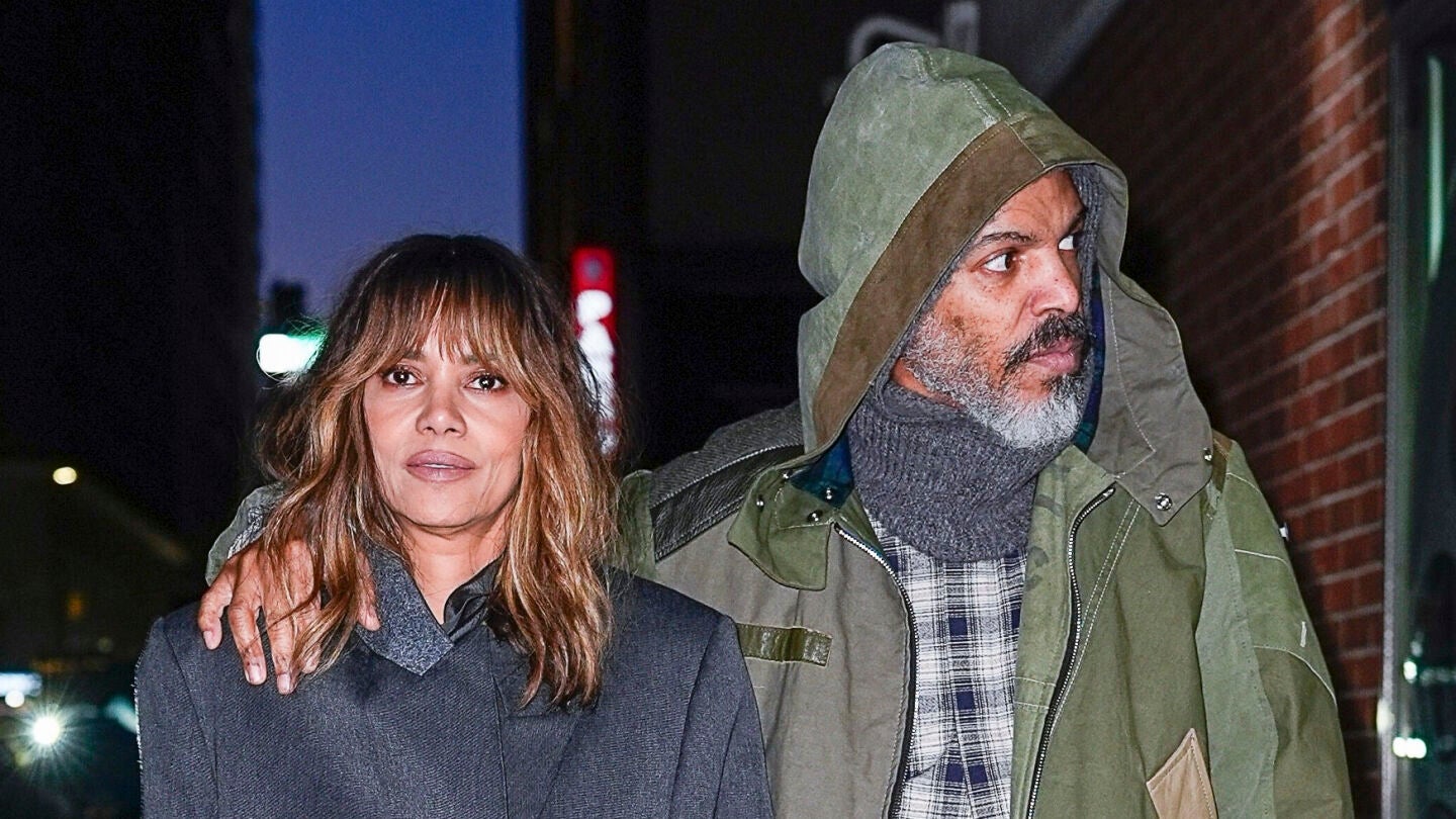 Halle Berry y su novio Van Hunt 