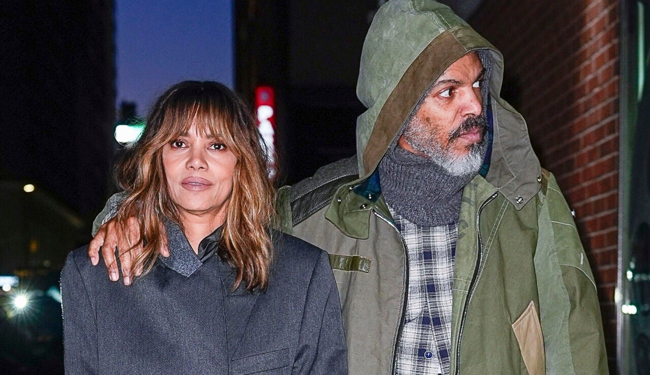 Halle Berry y su novio Van Hunt 