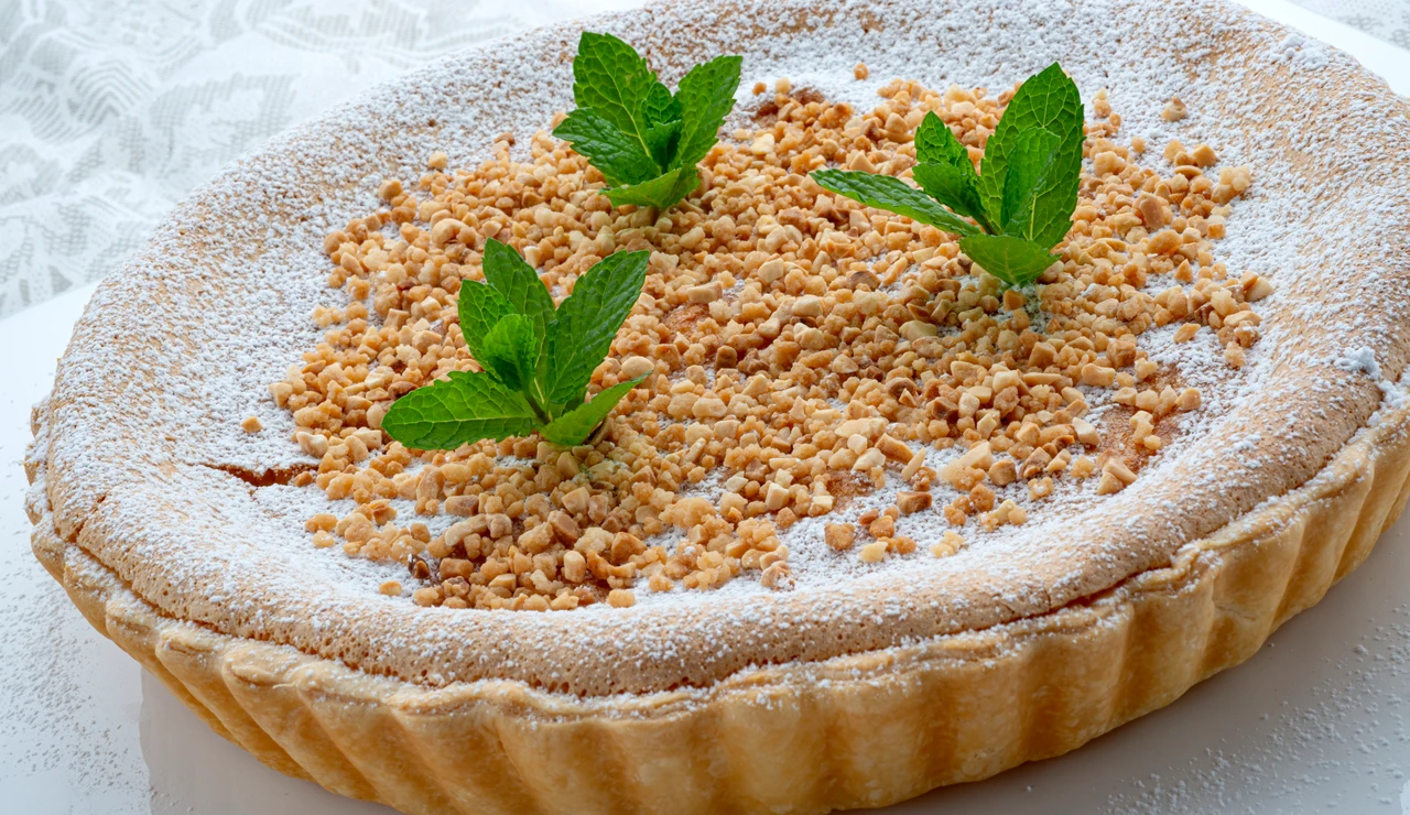 Pastel de piña y almendra de Eva Arguiñano: “Un postre fácil y delicado”