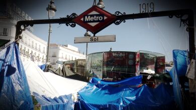 Los comerciantes de Sol, contra las cuerdas por la acampada: 