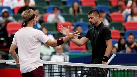 Alejandro Davidovich saluda a Arthur Gea en la red tras la retirada del francés Alejandro Davidovich saluda a Arthur Gea en la red tras la retirada del francés