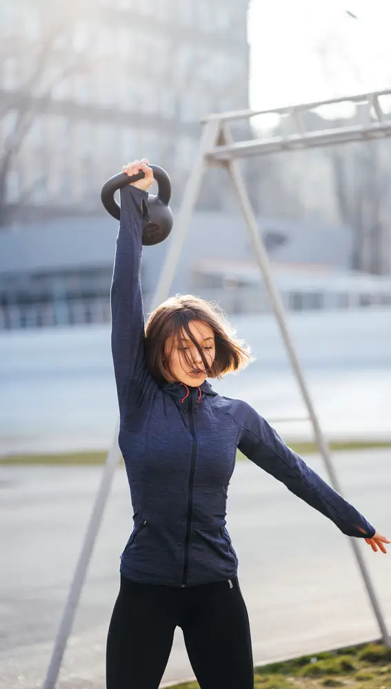 Mujer haciendo deporte Mujer haciendo deporte