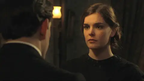 El cruel desprecio de Jaime a Clara El cruel desprecio de Jaime a Clara