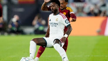 Vin&iacute;cius en el partido de Champions en Roma