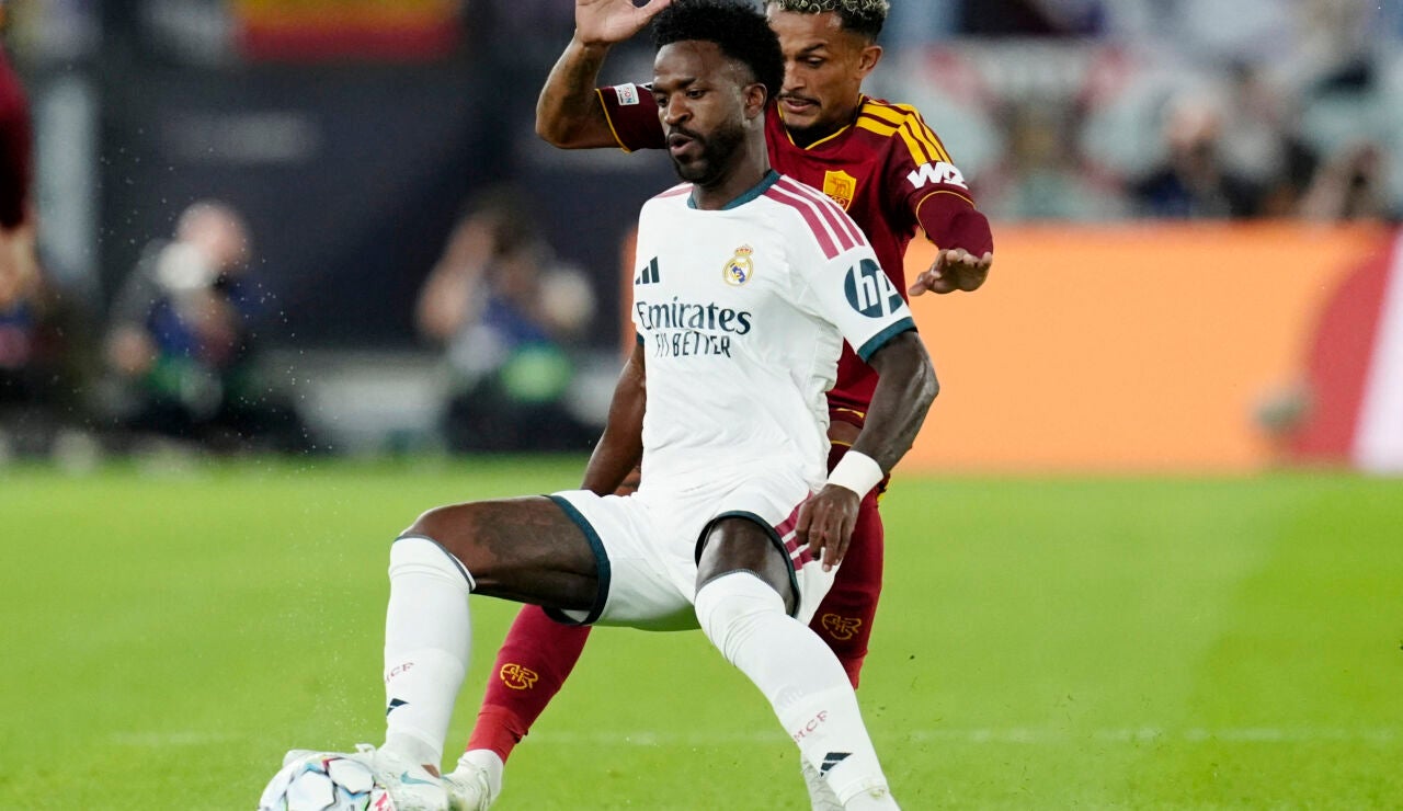 Vin&iacute;cius en el partido de Champions en Roma