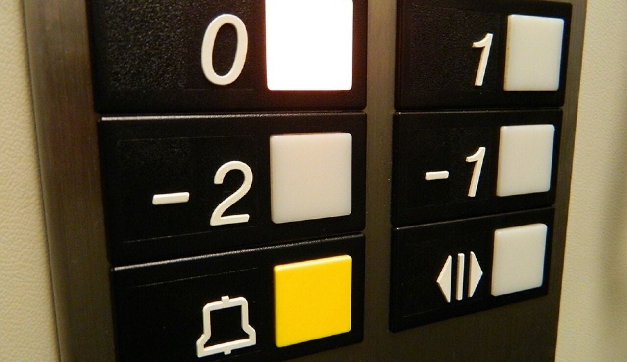 Interior de un ascensor