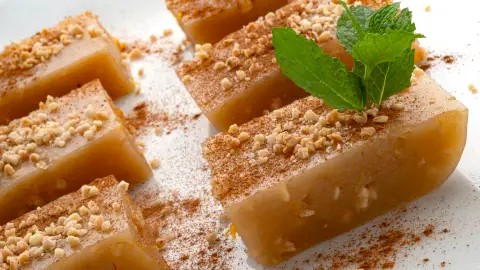 Karlos Arguiñano trae a su cocina el mostillo manchego: un dulce típico que se está perdiendo Karlos Arguiñano trae a su cocina el mostillo manchego: un dulce típico que se está perdiendo