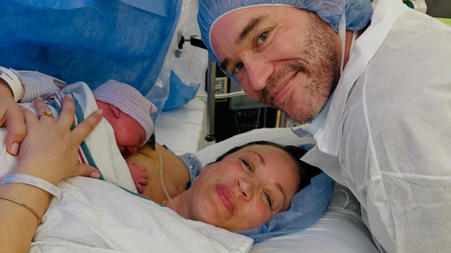 Kaley Cuoco y Tom Pelphrey dan la bienvenida a su segunda hija