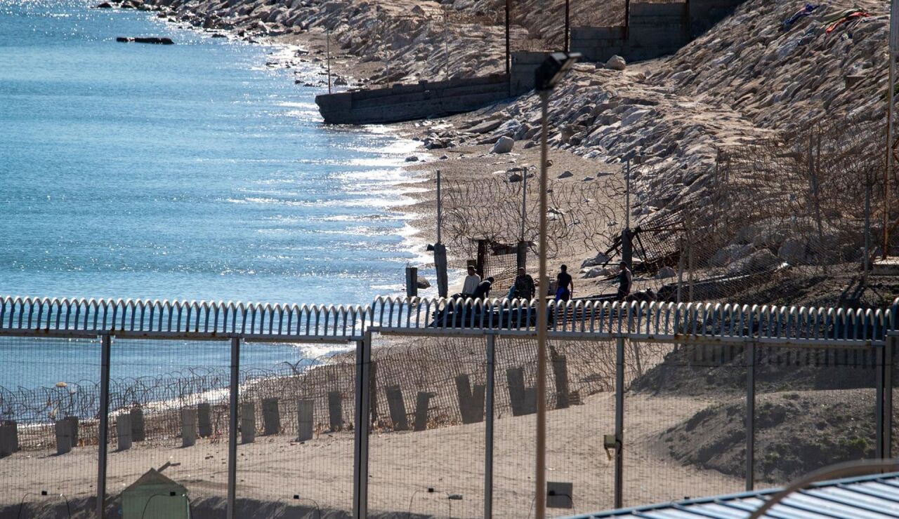La ampliaci&oacute;n de los espigones de las dos fronteras de Ceuta, en marcha con las primeras inspecciones subacu&aacute;ticas