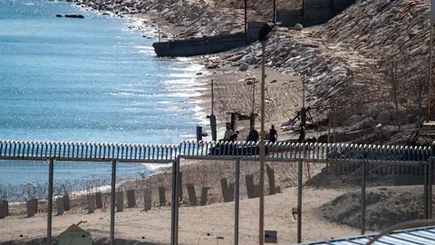 La ampliación de los espigones de las dos fronteras de Ceuta, en marcha con las primeras inspecciones subacuáticas La ampliación de los espigones de las dos fronteras de Ceuta, en marcha con las primeras inspecciones subacuáticas