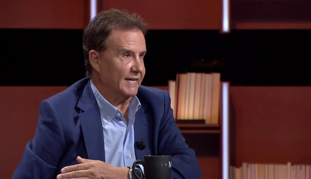 José Ramón de la Morena recuerda las dificultades de emitir El Larguero desde el Tour de Francia: "Hicimos el programa una noche en una cabina telefónica"