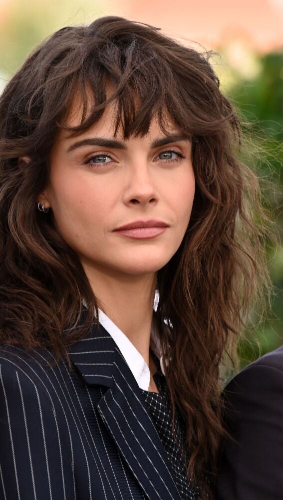 Cara Delevingne con un corte midi shag