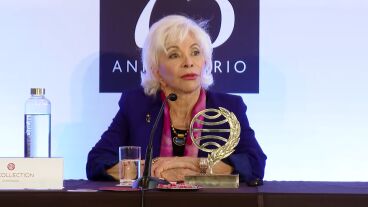  Isabel Allende, tras recibir el Premio Planeta: "A m&iacute; me importa mucho la democracia porque s&eacute; lo que significa perderla"